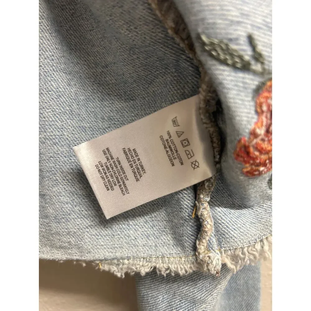 BDG urban outfitters cropped denim jacket floral embroidery jean jacket raw hem - Picture 10 of 12